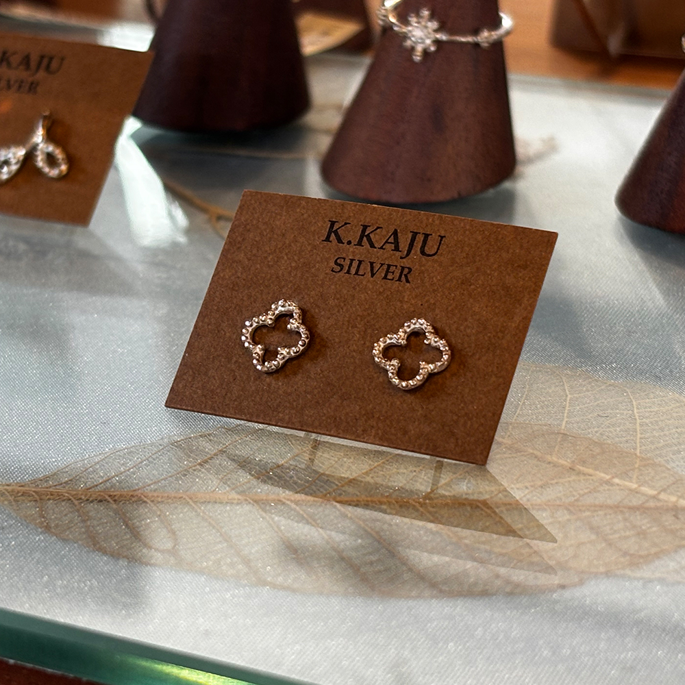 シルバーを使用したピアス