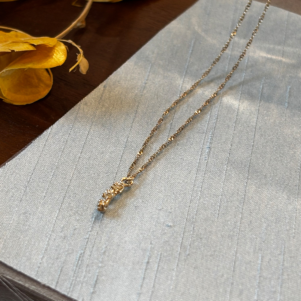 シルバーを使用したネックレス