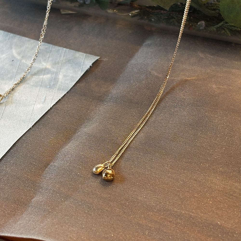 シルバーを使用したネックレス