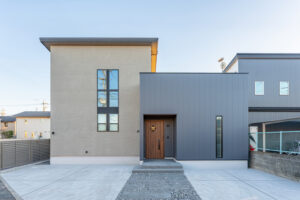 素材美が際立つナチュラルモダンの家