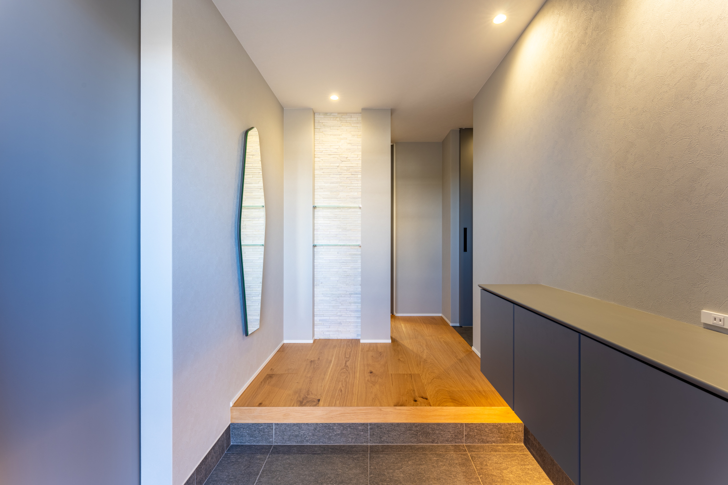 家族を出迎えるナチュラルな玄関