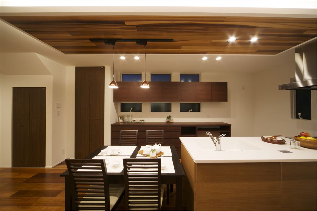 天井を一段下げてオシャレなキッチンに 静岡市葵区 静岡市 注文住宅 マルモホーム