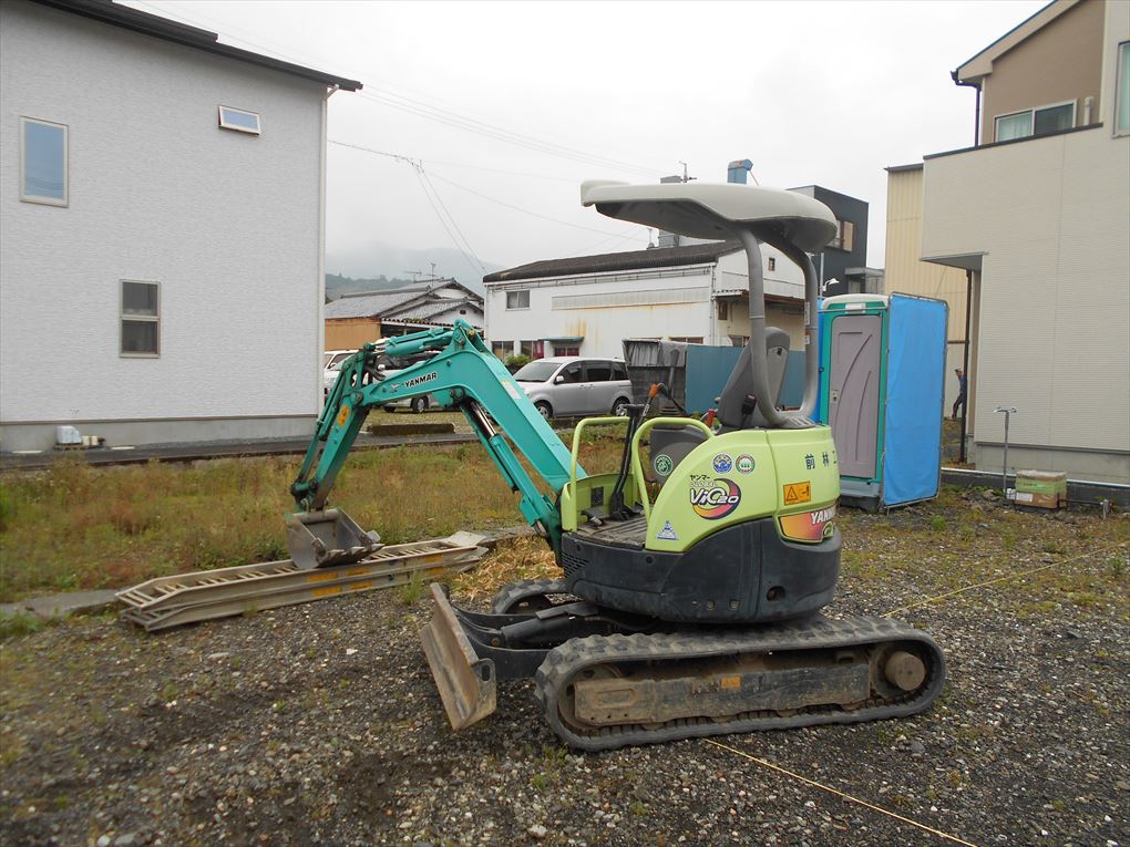 地面を掘る機械を現場では ユンボ と言います 静岡市 注文住宅 マルモホーム