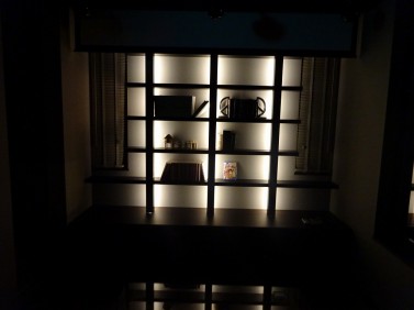 本棚　間接照明