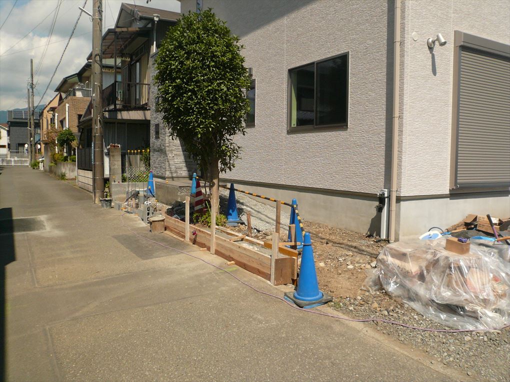 静岡市葵区瀬名の現場で外構工事がスタ トしました 静岡市 注文住宅 マルモホーム