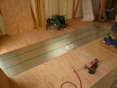 床暖房パネルの施工